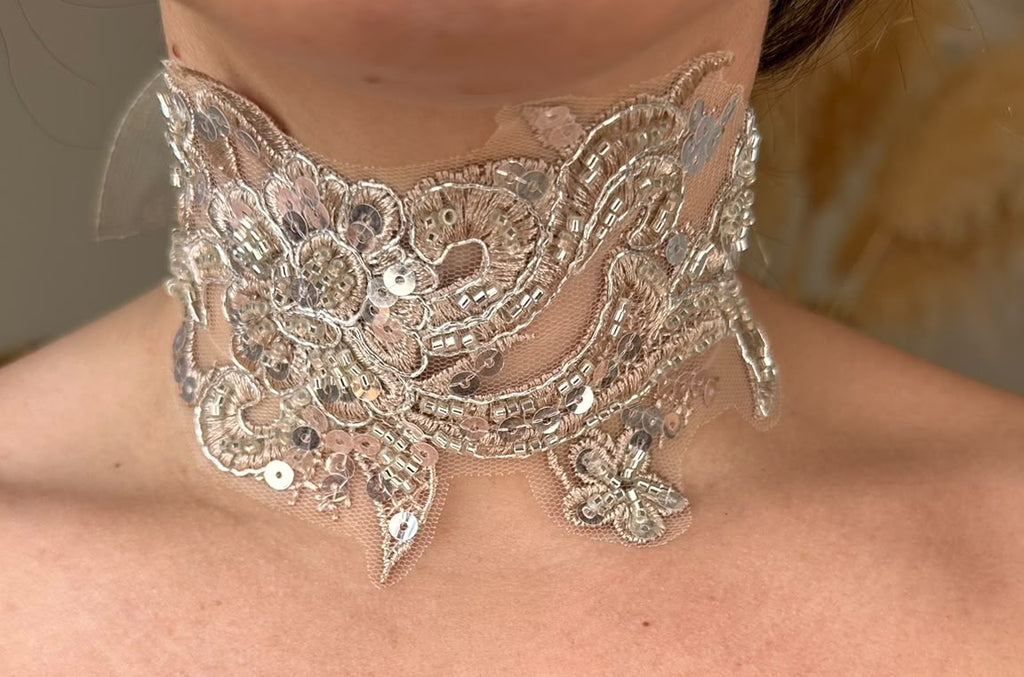 Choker invitada color champagne