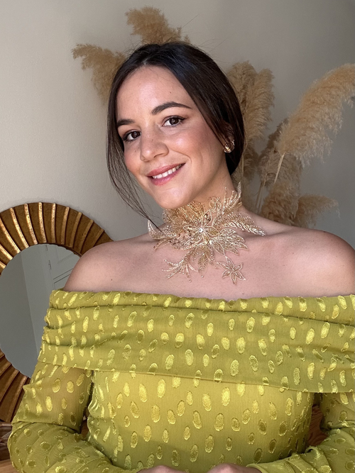 Choker Carmen dorado artesanal con encaje bordado y cristales para invitadas boda