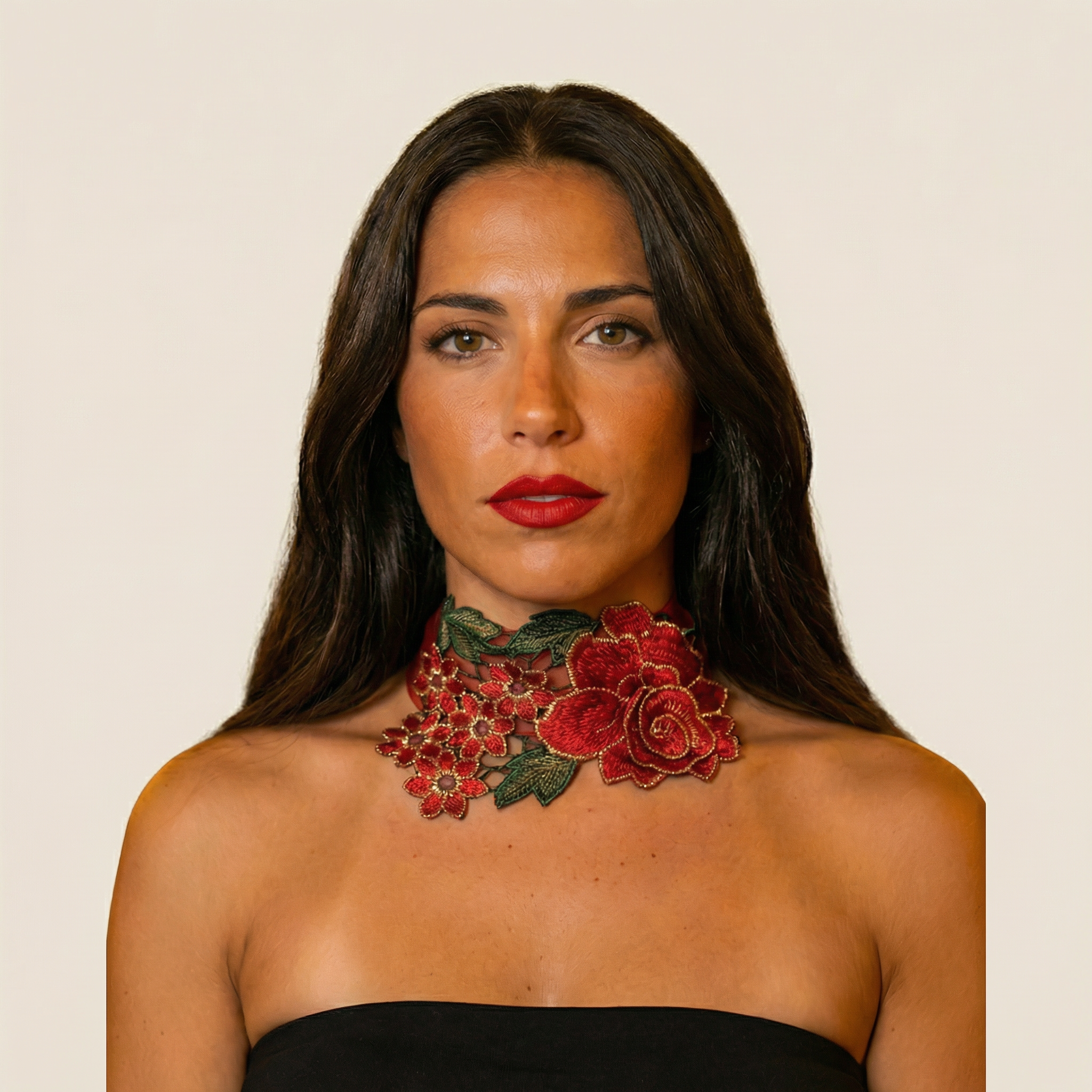 Choker rojo floral elegante para feria e invitadas de boda sofisticado